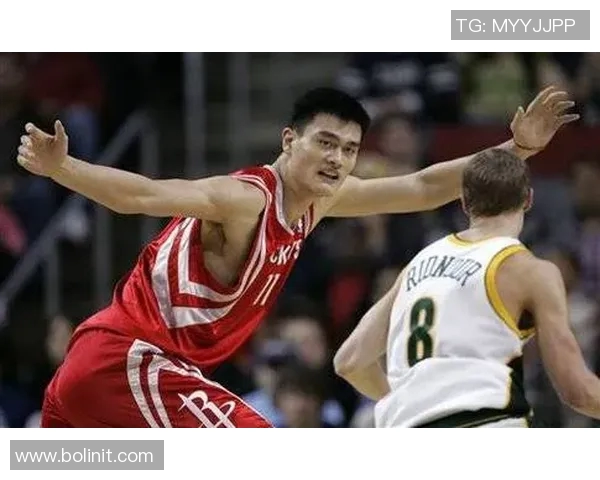 奥尼尔与姚明的巅峰对决：巨人之战的传奇故事与影响